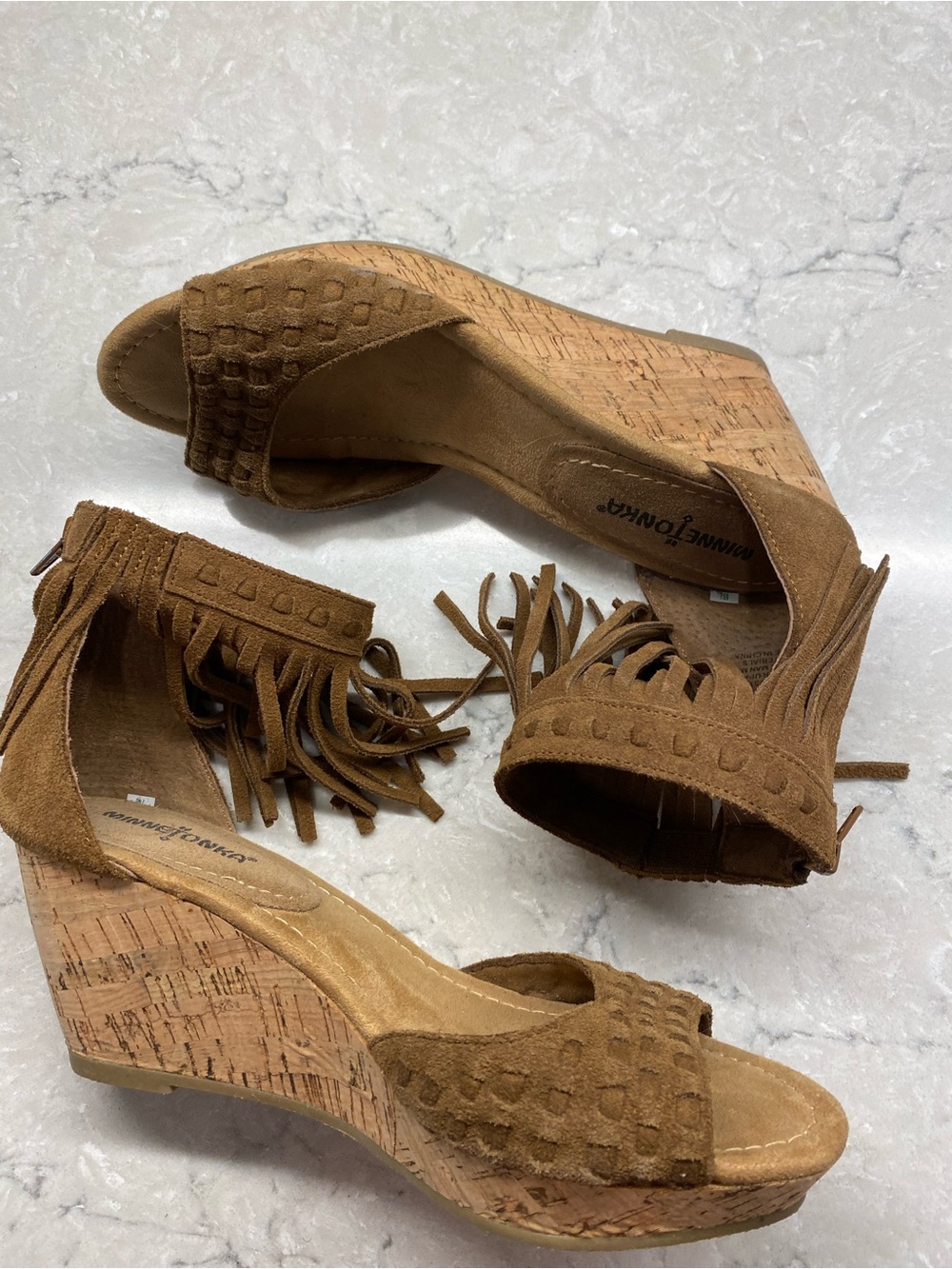 Minnetonka Isabel Brown Suede Fringe Wedge Sandals Size 9 Boho Western Festival